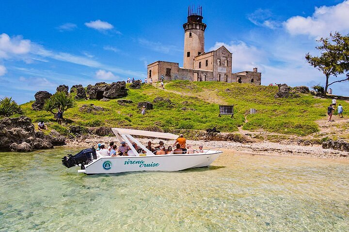 Speed boat island tour in Mauritius